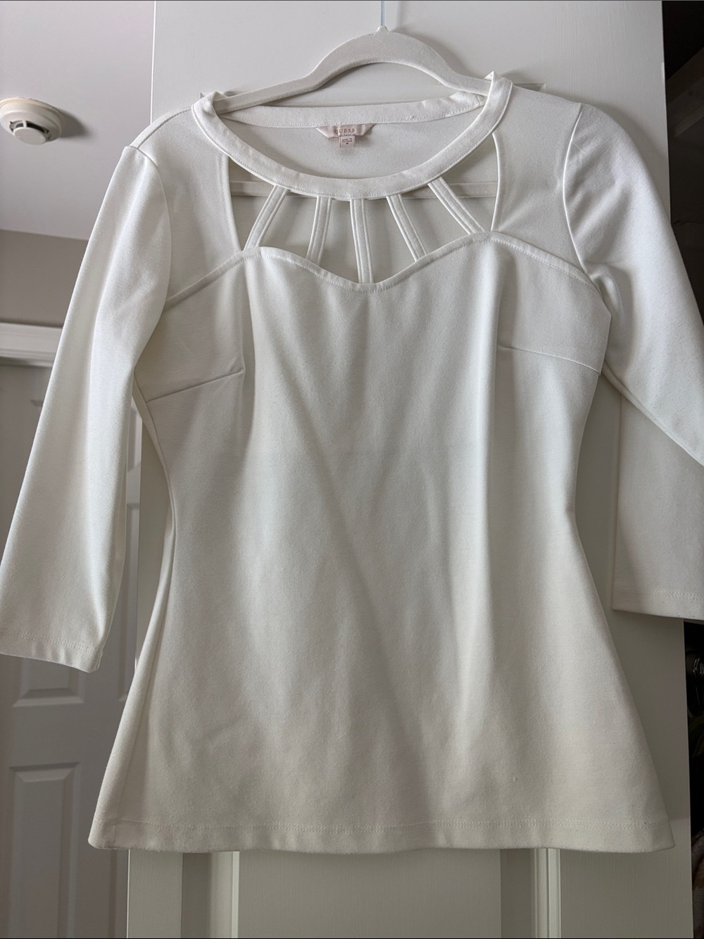 GUESS White Long Sleeve Cutout Neck Ponte Top Medium